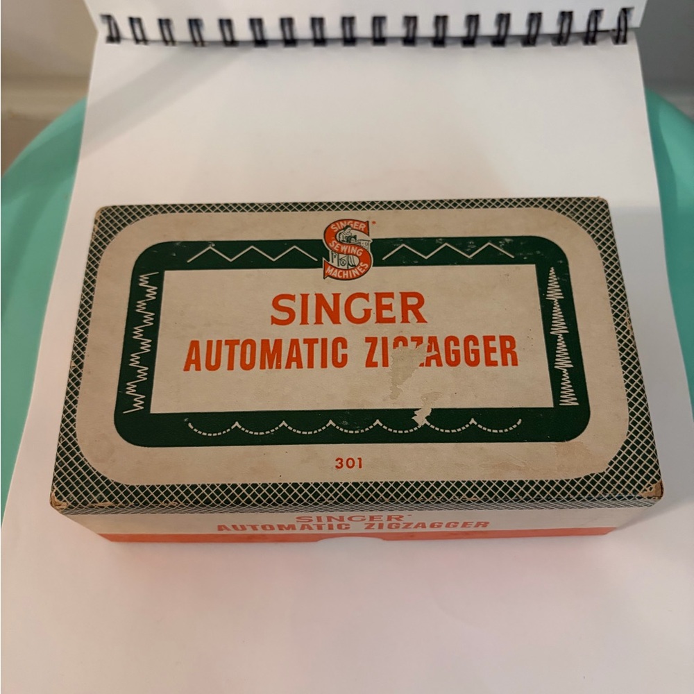 Vintage Singer Automatic Zigzagger Slant Needle 301